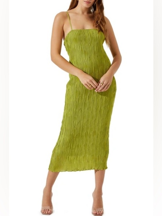 Astr Dresses & Skirts - Open Back Plissé Dress